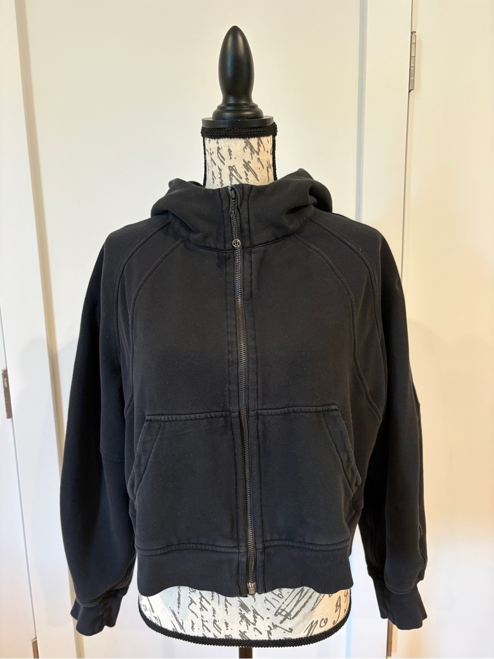 Title: Lululemon Scuba Cropped Full-Zip Hoodie, Black, Approx. Size 10
